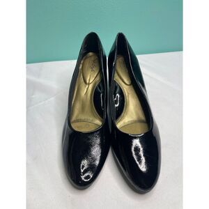 Soft style size 11 Sleek Black‎ Patent Leather Pumps